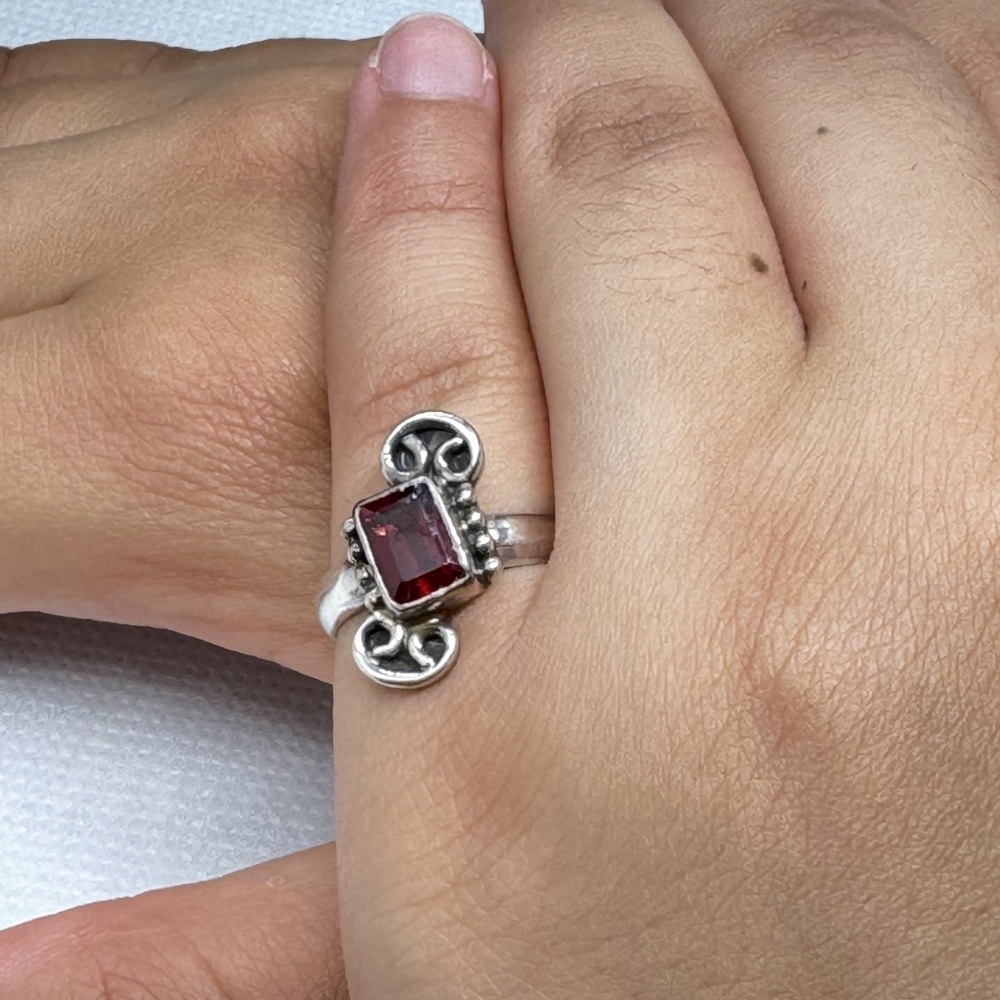 Silver Ring 925 with Garnet Stone size 5